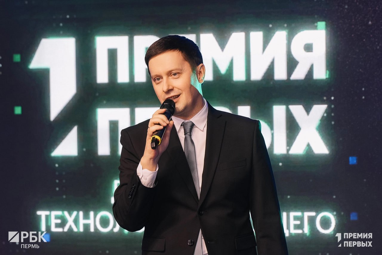 ‼ Максим Пасютин покидает должность директора кировского холдинга СМИ «Media 9» Также он оставляет должность руководителя медиахолдинга «РБК Пермь». Пасютин планирует посвятить себя новому проекту. На должность директора с 20 мая назначена Елена Вавилова, которая также будет руководить медиахолдингом «РБК Пермь». Вавилова работает в медиа более 20 лет. Окончила Российский университет дружбы народов имени Патриса Лумумбы по направлению «юриспруденция». В медиахолдинг «Медиа 9 — Киров» сейчас входит: телеканал «Девятка ТВ», радиостанция «Серебряный дождь», телеканал «СТС Киров», интернет-портал «Девятка РУ», интернет-агентство «Red Book».