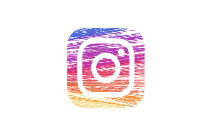 В Госдуме назвали новое условие для возвращения Instagram  в Россию  Instagram    соцсеть принадлежит компании Meta, признанной в России экстремистской, и запрещена  имеет шансы вернуться в Россию, если начнет соблюдать законодательство и покается перед россиянами. Об этом в интервью РИА Новости заявил на ПМЭФ-2025 первый зампред комитета Госдумы по информполитике Антон Горелкин.  «Instagram  должен начать соблюдать российское законодательство, приземлиться, открыть филиал. И покаяться, извиниться перед российскими гражданами. Ведь владельцы Instagram  активно призывали легализовать призывы к убийству граждан в своей социальной сети, они должны извиниться за это, должны открыть филиалы, соблюдать российские законы, тогда да, наверное, шанс у них вернуться есть», — сказал Горелкин.