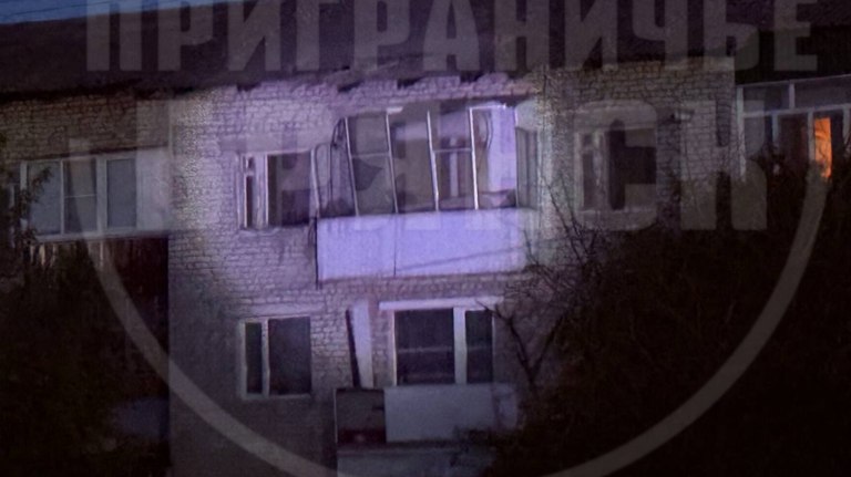 Никто не ранен в результате удара ВСУ по многоквартирному дому в Погаре Серьёзных последствий, к счастью, удалось избежать. ƃℾ подписаться прислать новость