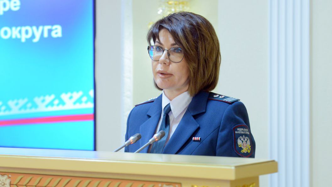 Расследование дела ямальской экс-начальницы УФНС завершено. «Следственные действия завершены, идет процедура ознакомления с уголовным делом», — сообщил глава СКР Бастрыкин. По версии следствия, глава УФНС Ямала Калюжина через посредника получила взятку в особо крупном размере в виде автомобиля Porsche Cayenne и ювелирных изделий более чем на 11 миллионов рублей за способствование снижению суммы недоимки по налогу на прибыль компании взяткодателя и непривлечение к налоговой ответственности. Главный политический канал Урала
