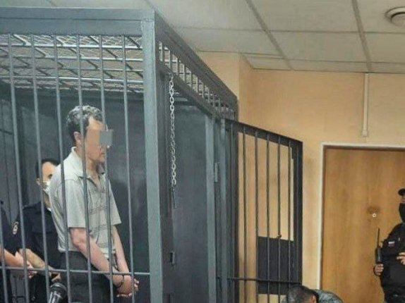 Жителя Иркутска поместят в психбольницу за нападение с ножом на медиков Инцидент произошел утром 3 июля 2025 года Читать подробнее на сайте