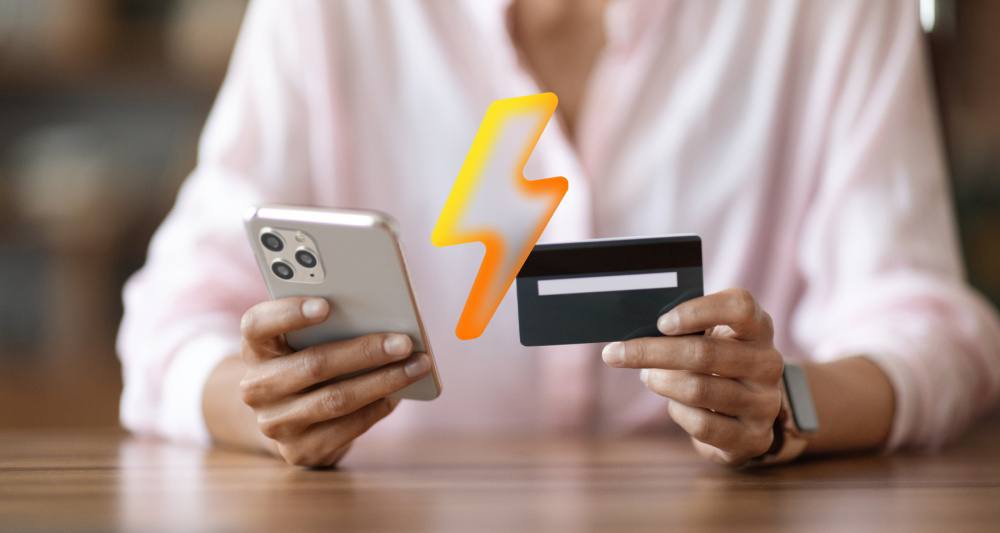 Банки усилили контроль за повседневными расходами клиентов Финансовые организации начали отслеживать не только крупные переводы но и ежедневные траты на продукты доставку лекарства и другие регулярные покупки Алгоритмы анализируют соответствие этих расходов заявленным доходам При обнаружении значительных несоответствий клиент может быть признан скрывающим реальные доходы В таких случаях банки оставляют за собой право заблокировать счёт для проведения проверки