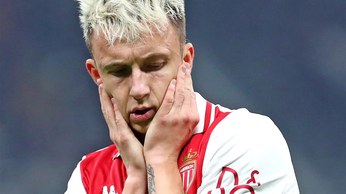 Монако вылетел из Кубка Франции проиграв в 1 8 финaла Страсбуру 1 3 российский полузащитник Александр Головин получил желтую карточку и был заменен в перерыве