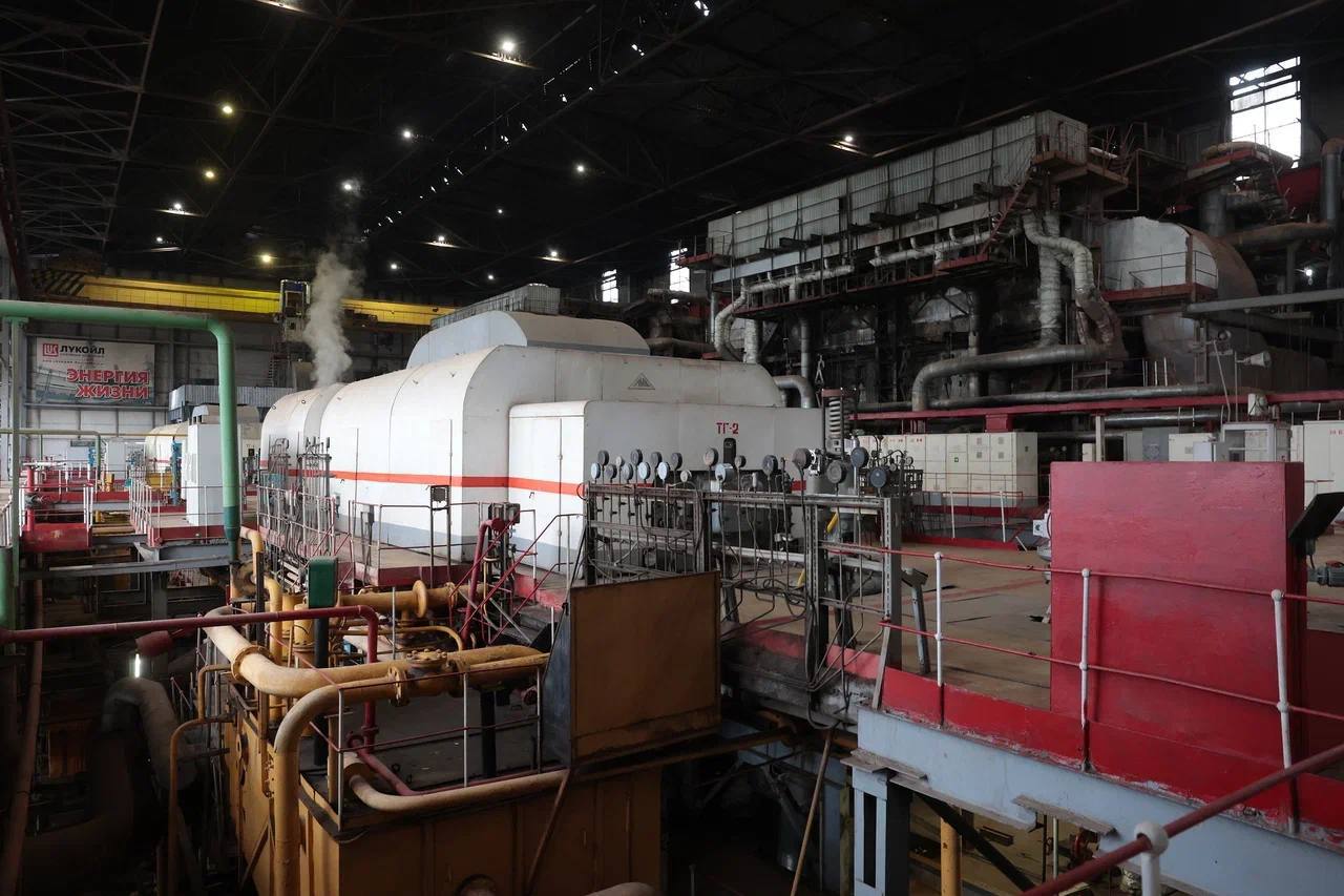 Перерасчет за отопление для 707 многоквартирных домов Ростова что будет в квитанциях за февраль В февральских квитанциях ростовчане увидят перерасчёт платы за январь по статье Отопление в связи со снижением подачи тепла от ТЭЦ 2 По итогам декабря компания Ростовские тепловые сети уже произвела пересчет для 462 домов Корректировка частично отражена в январских платежках и будет учтена в февральских Для жителей с прямым договором перерасчет делает теплоснабжающая организация Если вы платите через УК ТСЖ или ЖСК перерасчёт сделает управляющая организация на основании выставленного счёта По поручению губернатора Юрия Слюсаря опубликован перечень управляющих организаций и полный список 707 домов попавших в зону сниженной подачи теплоносителя В случае если управляющая организация не производит перерасчет жителям следует обращаться в Госжилинспекцию Ростовской области минЖКХ Ростовскаяобласть теплоснабжение