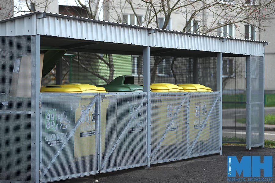 В Минске отремонтируют и заменят более 5 6 тыс контейнеров для мусора в 2026 году Отходы в столице вывозят организации перевозчики 86 из которых относятся к системе ЖКХ Обновляется парк мусоровозов За 2025 й купили 35 таких машин план на этот год 24 единицы спецтехники Минск Новости MINSKNEWS BY Telegram Viber FB VK Inst TikTok YouTube