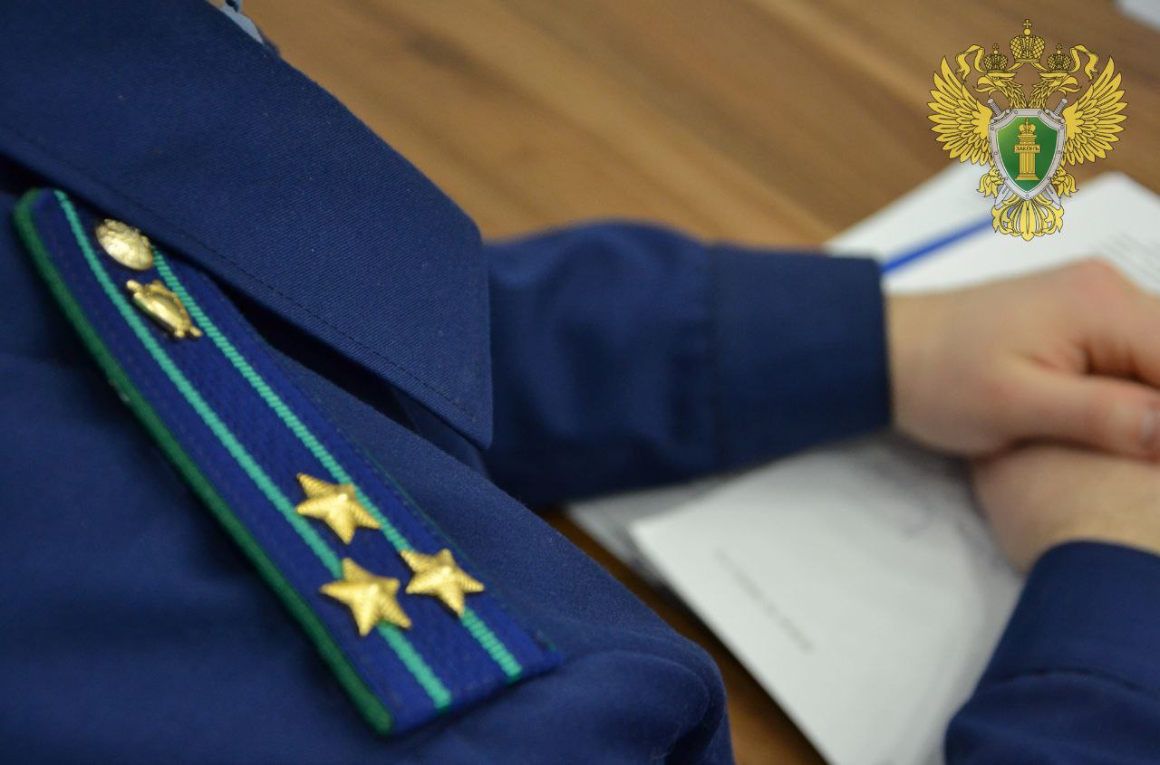 По ходатайству государственного обвинителя суд избрал бывшему заместителю начальника регионального ГУ МВД меру пресечения в виде заключения под стражу Прокуратура Саратовской области в Октябрьском районном суде г. Саратова поддерживает государственное обвинение по уголовному делу в отношении бывшего заместителя начальника регионального ГУ МВД, руководителя областного филиала ФГУП «Паспортно-визовый сервис» МВД России. Он обвиняется в совершении 15 преступлений по ч. 4 ст. 159 УК РФ мошенничество , п. «в» ч. 3 ст. 286 УК РФ превышение должностных полномочий . На стадии расследования уголовного дела в отношении должностного лица была избрана мера пресечения в виде запрета определенных действий. В ходе рассмотрения дела, учитывая тяжесть предъявленного обвинения и неоднократное нарушение избранной меры, государственный обвинитель заявил ходатайство об изменении подсудимому ранее избранной меры пресечения на заключение под стражу. Суд ходатайство стороны обвинения удовлетворил, подсудимому избрана мера пресечения в виде заключения под стражу сроком на 3 месяца, т.е. до 15 октября 2025 года. Подробнее на нашем сайте.