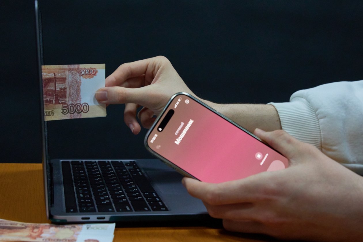 Около 1 млрд рублей перевели на счета киберпреступников жители Иркутской области От действий ИТ-преступников пострадало около 4 тысяч граждан, из них 792 пенсионера и 66 несовершеннолетних. Основная часть ИТ-преступлений - мошенничество, 70 %. Их жертвами стали 800 человек. Они отдали преступникам около 650 млн рублей.