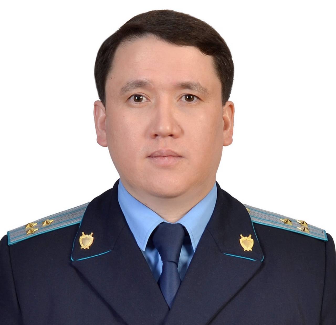 Заместителем прокурора Мангистауской области назначен СЫЗДЫКОВ Данияр Нурдилдаевич  Родился в 1978 году в г.Кызылорда. Окончил Казахский государственный национальный университет им. аль-Фараби.  Службу в органах прокуратуры начал в 2002 году прокурором отдела по надзору за законностью следствия и дознания прокуратуры Кызылординской области.   В разные годы работал в прокуратуре Кызылординской области  прокурор г.Кызылорда  и старшим помощником Генерального прокуратура.   Был заместителем прокурора области в Костанайской, Актюбинской, Акмолинской областях.  С ноября 2020 года – первый заместитель прокурора Туркестанской области.