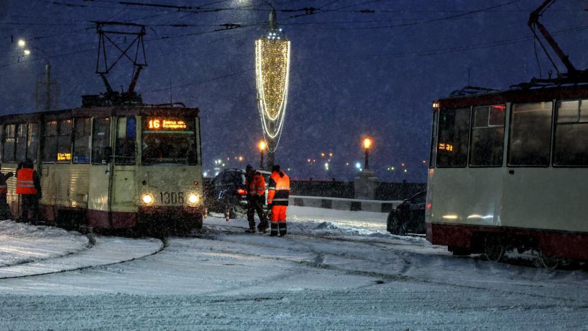 По проспекту Победы в Челябинске на десять дней закроют движение трамваев   gubernia74 ru articles society 1138071 Популярные трамвайные маршруты перестанут ходить на участке от Чичерина до Каслинской Ограничения будут действовать с 22 00 16 января до 23 00 26 января В министерстве дорожного хозяйства и транспорта Челябинской области уточнили что за это время генподрядчик по строительству метротрама планирует присоединить временные трамвайные пути к действующей сети   t me chgub