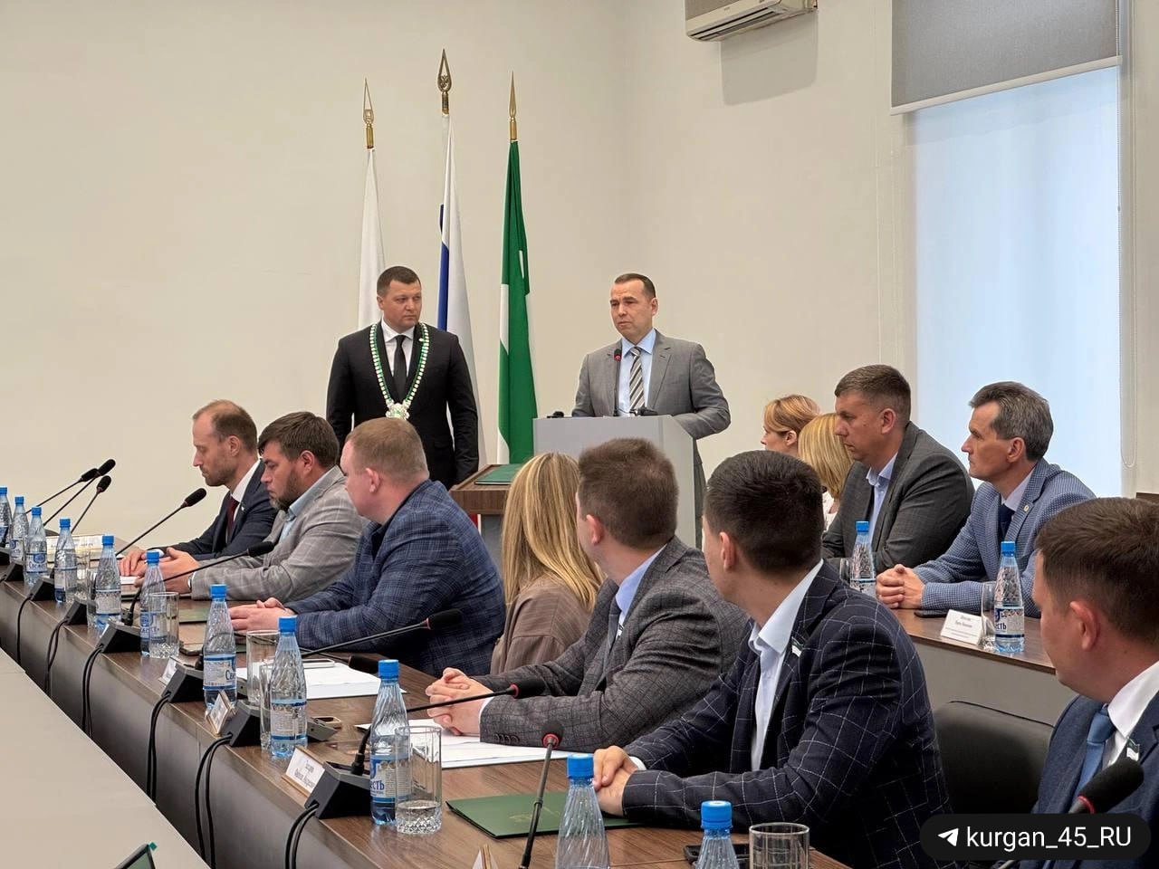 Антон Науменко начал работу во время паводка, спасал город, встречался с людьми, говорит губернатор. — Будем считать, что это было боевое крещение, — сказал Вадим Шумков.