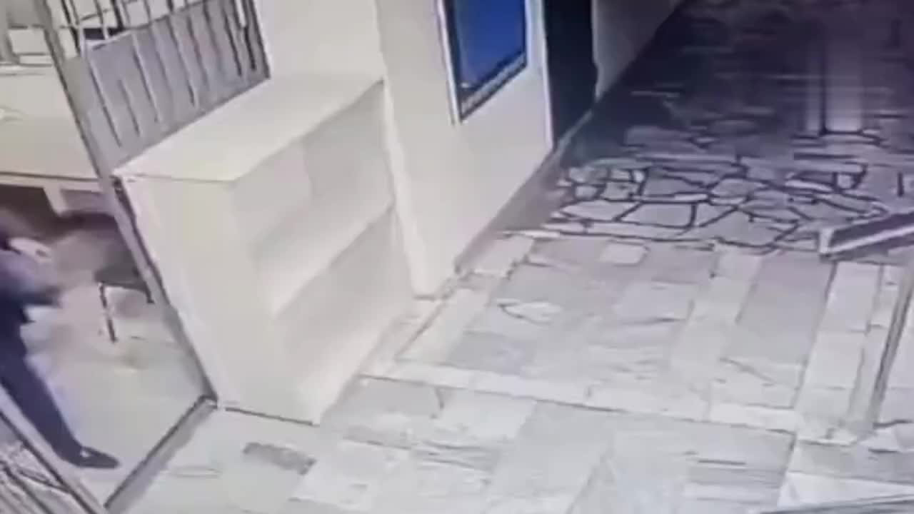 Начальника полиции в Казахстане уволили за использование рогатки в воспитательных целях