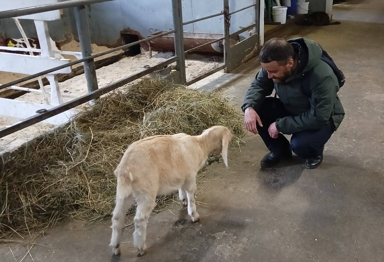 Ветеранам СВО, занятым в агробизнесе, выделят гранты  «Мы понимаем, как важно бойцам, вернувшимся с СВО, найти свое предназначение на «гражданке». Поэтому в регионе запущена программа по развитию личностного потенциала бойцов: это проекты «Управленческие кадры Урала» и «Агромотиватор». В этом году на гранты ребятам, которые решили заняться агробизнесом, направим  13 миллионов рублей. Этими деньгами фермер сможет покрыть до 90% своих расходов. Ключевое условие — производство сельзозпродукции: молока, мяса, птицы, плодовой продукции», - написал Денис Паслер в своих соцсетях.   Всего на поддержку сельхозтоваропроизводителей региона из федерального и областного бюджетов в 2025 году будет направлено порядка 5 миллиардов рублей.    Денис Паслер