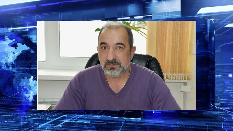 Уголовное дело главы Нежинского сельсовета о растрате 640 литров топлива направлено в суд Прокурор Оренбургского района утвердил обвинительное заключение по громкому уголовному делу Его фигурант глава Нежинского сельсовета Наби Османов сообщает пресс служба прокуратуры региона По версии следствия в течение года с декабря 2023 по декабрь 2024 чиновник использовал топливные карты сельсовета в личных целях Ими заправлялись его личный автомобиль и машины близких родственников среди которых упоминаются Porsche Cayenne Volkswagen Tiguan и Lada Niva Таким образом было похищено 640 литров топлива Уголовное дело уже направлено в суд для рассмотрения по существу Османов находится под стражей меру пресечения избрали по ходатайству прокурора так как обвиняемый пытался оказать давление на свидетелей Накануне Оренбургский областной суд оставил эту меру без изменений отклонив апелляцию защиты ВЕСТИ ОРЕНБУРЖЬЯ в telegram в MAX