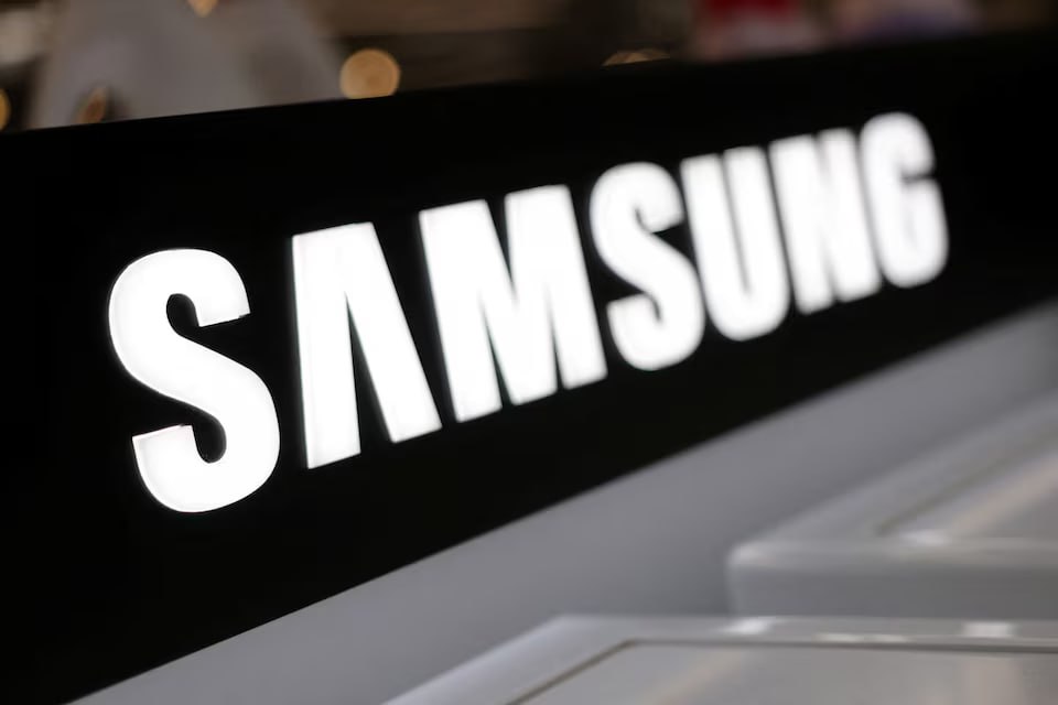 Samsung Electronics и SK Hynix подписали соглашения о намерениях поставлять микросхемы памяти для центров обработки данных OpenAI Южнокорейские производители микросхем объединяют усилия с компанией создавшей ChatGPT чтобы удовлетворить растущий спрос в рамках проекта Stargate jkinvest news jkinvest