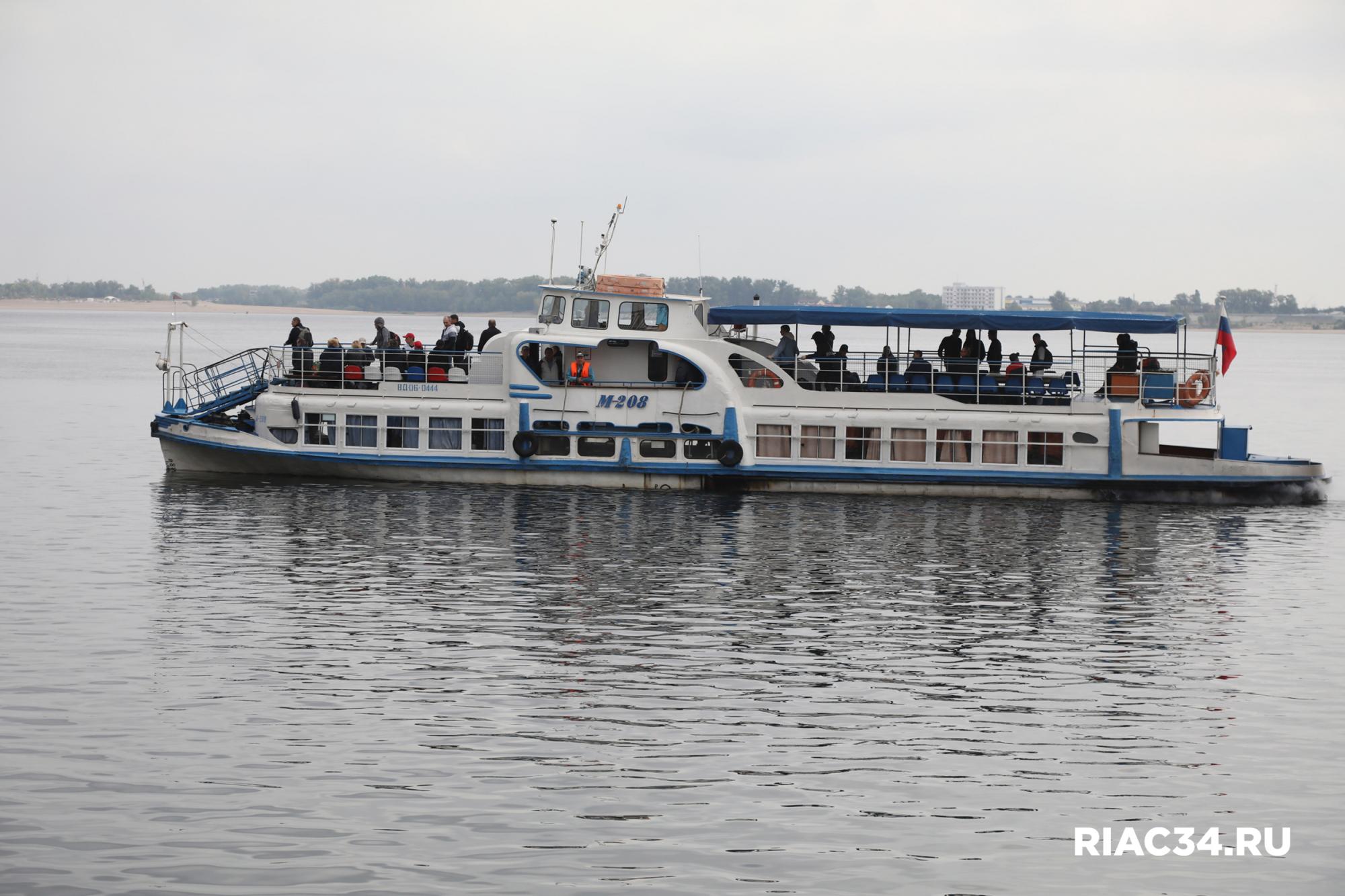 7 декабря в Волгограде завершается сезон работы речных трамвайчиков В этом году речной транспорт работал с марта по декабрь Последние рейсы по маршруту Волгоград Щучий проран Культбаза осуществят 7 декабря Продолжит работать только круглогодичная линия Руднева Сарпинский График можно найти на сайте пассажирского порта За этот сезон речные трамвайчики перевезли на остров Сарпинский и обратно порядка 400 тыс человек Новый сезон традиционно начнётся в марте следующего года при хорошей гидрологической обстановке Подписывайтесь на тот самый легендарный РИАЦ