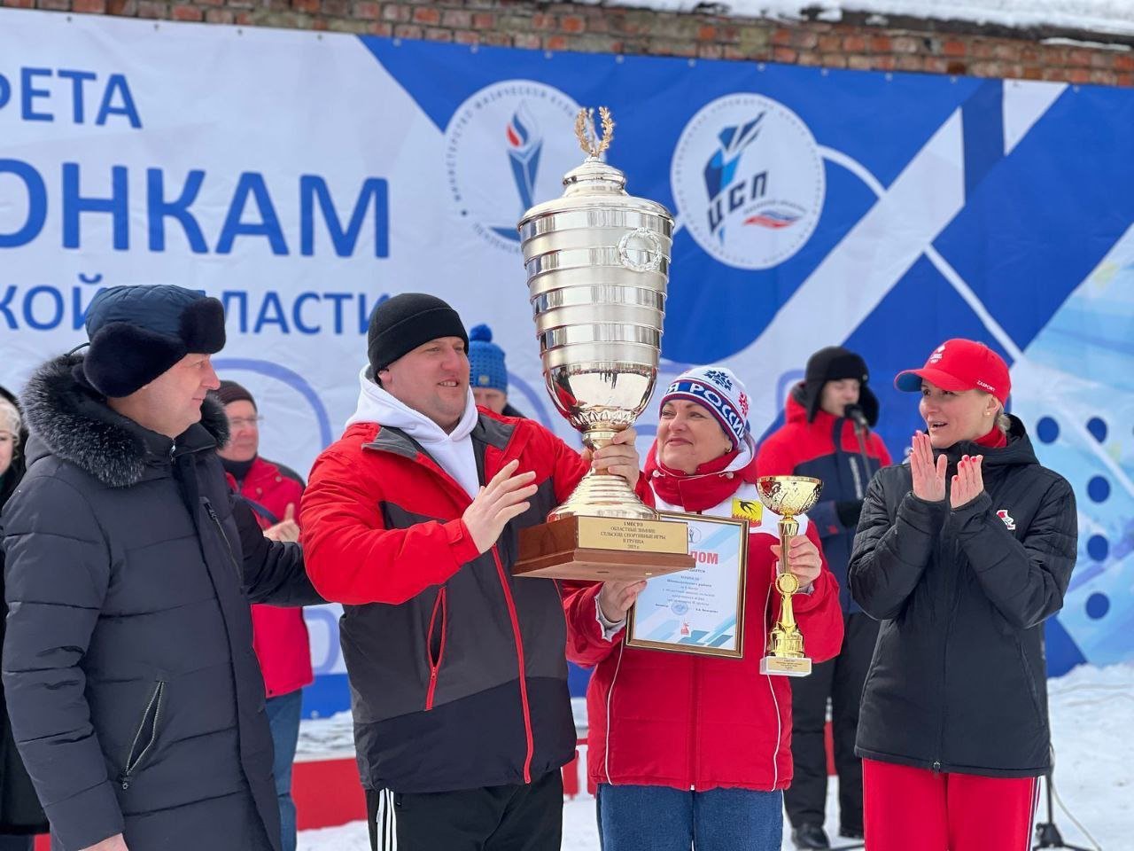 В Городище состоялась XIV областная лыжная эстафета на призы Губернатора  Лыжный забег объединил 420 спортсменов из 30 муниципальных образований региона. Каждый из спортсменов преодолел километровую дистанцию. Команды были разделены на три категории по принципу численности населения.  Победителями и призерами соревнований стали:  I группа 1 место – город Пенза 2 место – город Кузнецк 3 место – город Заречный  II группа 1 место – Никольский район 2 место – Башмаковский район 3 место – Каменский район  III группа 1 место – Камешкирский район 2 место – Шемышейский район 3 место – Неверкинский район.  Мероприятие направлено на привлечение населения к занятиям спортом и прошло в рамках реализации государственной программы «Развитие физической культуры и спорта».  #пензенскаяобласть  #спорт