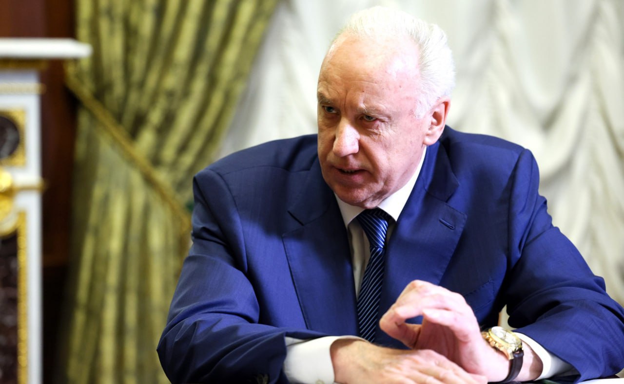 Украинские террористы намерено подорвали мост в Брянской области, дождавшись прохождения состава под сооружением. Об этом заявил глава российского Следкома Александр Бастрыкин. ⏺По его словам, для преступников киевского режима необходимо создать военный трибунал, на примере Нюрнбергского. Подписаться Написать в бот