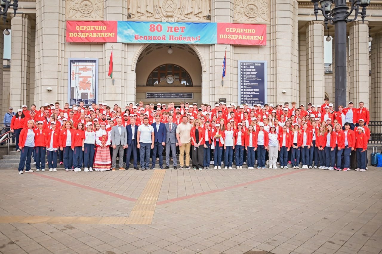 Спортсмены сахалинского Центра спортивной подготовки Алиса Митрофанова и Михаил Кожаров стали обладателями двух бронзовых медалей легкоатлетической матчевой встречи Россия – Беларусь в Бресте. Она посвящена 80-летию Победы в Великой Отечественной войне. В соревнованиях принимали участие более 400 спортсменов. В беге на 400 метров Алиса Митрофанова показала третий результат в возрастной группе U-18 57,07 с . Михаил Кожаров занял третье место на 100-метровке 10,49 . Вместе с завоёванной бронзой Михаил смог обновить рекорд Сахалинской области.