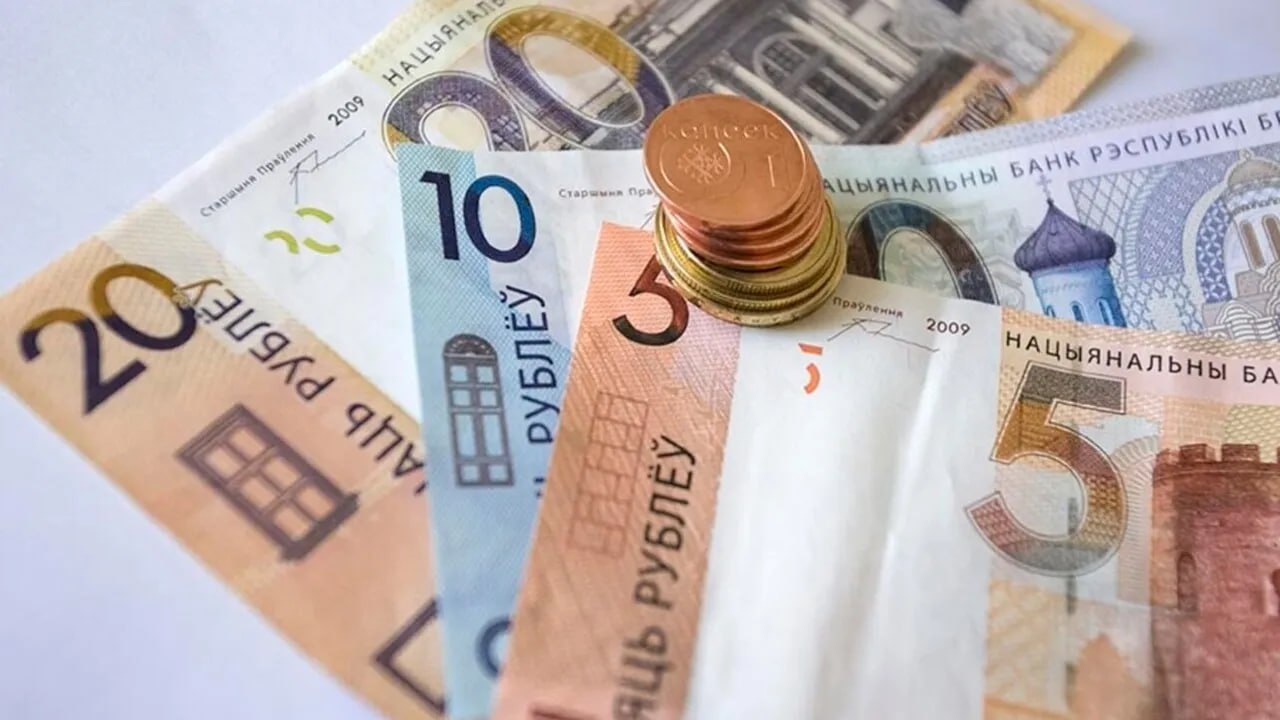 Правительство увеличивает финансирование для малого и среднего бизнеса Правительство решило поддержать малый и средний бизнес, увеличив финансирование госпрограммы "Малое и среднее предпринимательство" на 21,4%. Это стало известно из постановления белорусского правительства №332 от 13 июня, опубликованного на Национальном правовом интернет-портале. В текущей редакции объем финансирования на 2025 год составляет более 7,9 млрд рублей, а в новом документе эта сумма увеличивается до свыше 9,6 млрд рублей. Программа охватывает период с 2021 по 2025 годы, и изменения касаются именно текущего года. "Настоящее постановление вступает в силу после его официального опубликования", - говорится в документе, который начнет действовать с 19 июня. #Разговоры_на_кухне