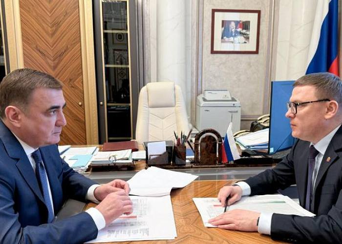 Текслер доложил помощнику Путина о 6 мерах поддержки бойцов СВО в Челябинске В Москве прошла рабочая встреча помощника президента секретаря Госсовета РФ Алексея Дюмина и губернатора Алексея Текслера Основной темой совещания стала экономическая ситуация регионов Глава Челябинской области особое внимание уделил мерам поддержки участников спецоперации и подробно рассказал о комплексной системе помощи Как руководитель комиссии Госсовета Экономика и финансы Алексей Текслер представил и результаты работы за 2025 год сделав акцент на системных решениях для устойчивости финансов регионов и выполнении социальных обязательств перед россиянами Также губернатор представил основные задачи и предложения по поддержке регионов России на 2026 й уточнили в региональном правительстве В докладе говорилось о поддержке бюджетов субъектов РФ стимулировании экономической активности и улучшению межбюджетных отношений Читайте о жизни города даже при сбоях интернета Подписывайтесь на Вечерний Челябинск в Мах