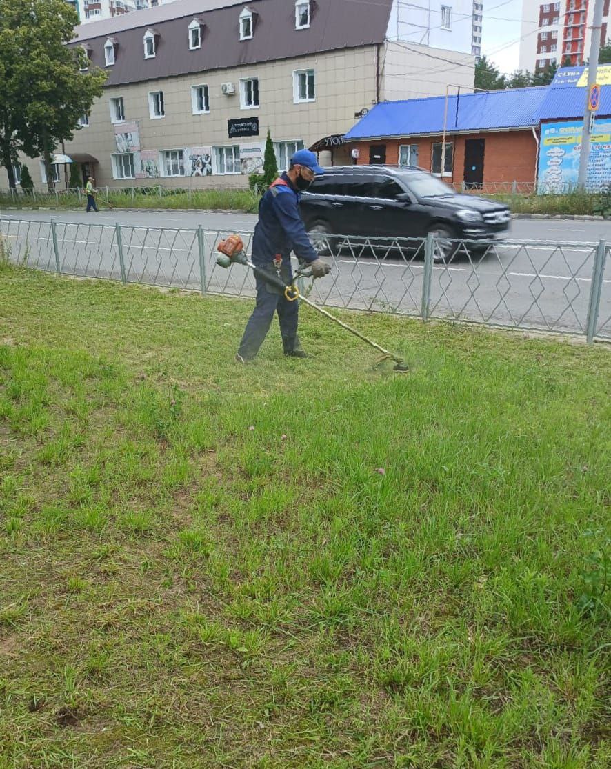 В Заволжском районе увеличили темпы покоса травы  По поручению главы города Александра Болдакина  районные администрации и профильные управления усилили контроль в этом направлении.  К покосу травы подключились организации, предприятия и управляющие компании. Регулярный уход за зелеными зонами помогает нам сохранять чистоту и порядок в городе.  Делимся с вами