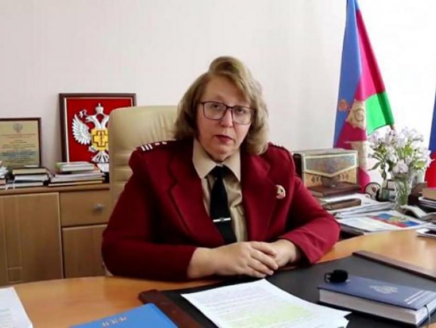 Раскрыта истинная причина ухода начальника Роспотребнадзора в Анапе В социальных сетях можно было встретить информацию о различных причинах увольнения начальника территориального отдела Роспотребнадзора в Анапе Ларисы Медведевой. Якобы уход был следствием заявления о закрытии пляжей на год и отказа публиковать данные проб морской воды и воздуха. Однако Оперштаб Краснодарского края опроверг данную информацию: увольнение связано с выходом на пенсию. В конце июня Ларисе Медведевой исполнилось 65 лет, что является предельным возрастом пребывания на гражданской службе. Объявления работа Купи/продай авто Найти врача