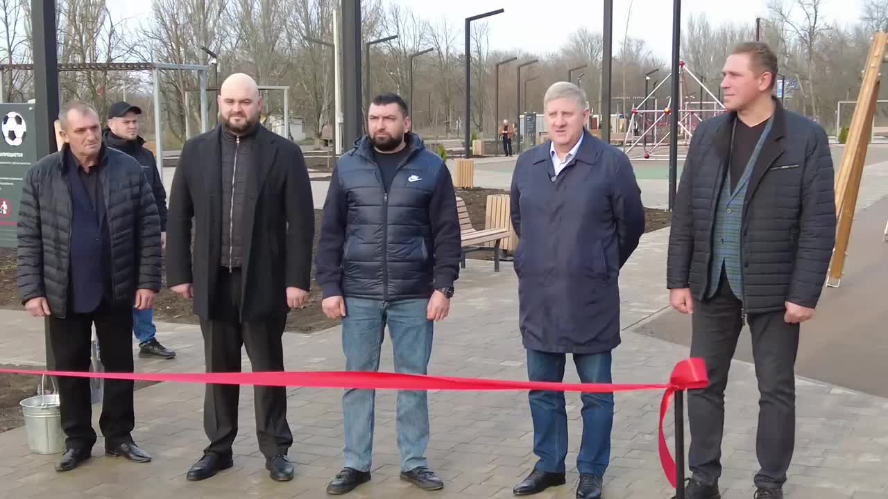 В Докучаевске открыт новый сквер 'Семейный' в рамках федерального проекта