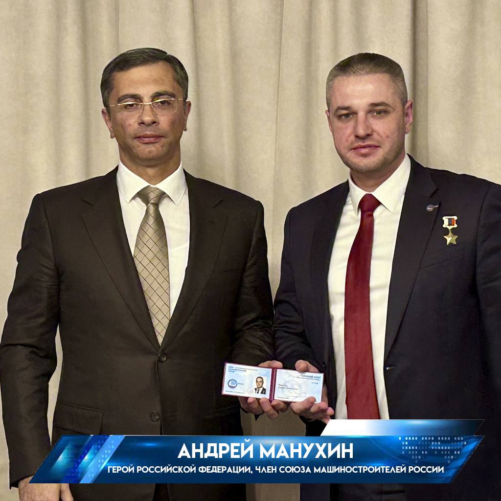 На расширенном заседании Экспертного совета Госдумы по развитию биотехнологий фармацевтической и медицинской промышленности рассмотрели вопросы использования компетенций оборонных предприятий для медподдержки участников СВО Совет подтвердил статус наиболее масштабной и практико ориентированной экспертной площадки Под председательством замминистра промышленности и торговли Екатерины Приезжевой и замруководителя Росздравнадзора Дмитрия Павлюкова в заседании приняли участие 182 человека представители ФОИВ промышленности медицинского и научного сообществ По ВКС к обсуждению подключились представители 25 областей включая руководителей профильных министерств новых субъектов РФ Это обеспечило учёт региональной практики и текущих запросов территорий Показатели развития отечественной высокотехнологичной медицины свидетельствуют о наличии устойчивого задела По итогам 2024 года объём рынка российских медизделий вырос на 14 и достиг порядка 850 млрд рублей при этом более 63 вводимого в эксплуатацию медоборудования отечественного производства Вместе с тем производители указали на ряд ограничивающих дальнейший рост факторов недостаточная глубина локализации дисбалансы в сфере государственных закупок и налоговая асимметрия формирующая конкурентные преимущества для иностранных производителей Отдельно отмечу участие в заседании Героя Российской Федерации Андрея Манухина который рассказал об уникальных разработках для военнослужащих получивших ранения а также о патриотической и общественной деятельности проводимой в рамках Союза машиностроителей России в Ростовской области По итогам обсуждения зафиксировали необходимость усиления мер национального режима стимулирования реальной локализации и развития кооперации ОПК клиники вузы как ключевого инструмента достижения технологического лидерства Все поступившие предложения и инициативы будут детально проработаны в Комитете ГД по промышленности и торговле совместно с федеральным органами власти Подписывайтесь на мой канал в МАХ МАХ Телеграм Вк