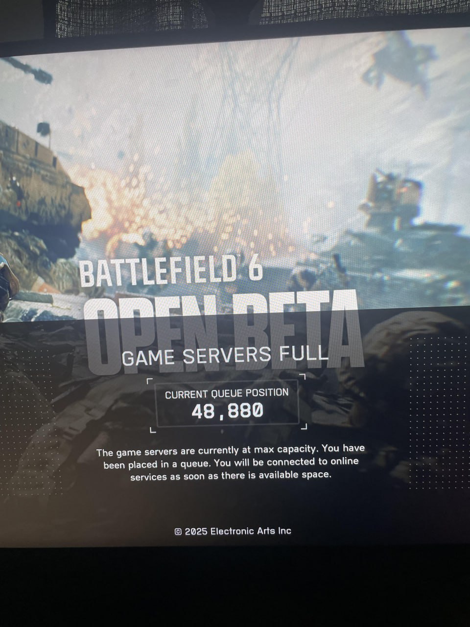 Бета Battlefield стартует только завтра, но в очереди уже десятки тысяч человек.  Первый этап бета-тестирования начнётся 7 августа, но игроки запускают клиент почти за сутки до начала, надеясь попасть в шутер пораньше. Количество людей увеличивается с каждым часом.  С 7 по 8 августа ранний доступ к бете получили участники программы Battlefield Labs и те, кто забрал ключ в наградах Twitch Drops. Открытое тестирование для всех желающих пройдёт 9-10 августа и 14-17 августа.