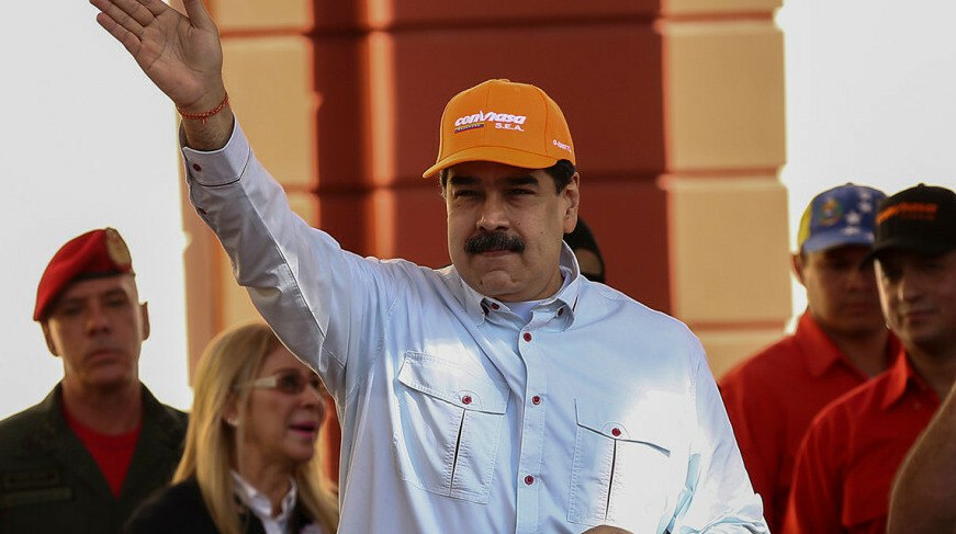 США ввели санкции против танкеров с нефтью из Венесуэлы и родственников Мадуро Американские власти внесли в санкционный список шесть судов с венесуэльской нефтью и троих племянников супруги президента Венесуэлы Мадуро передает ArbatMedia Прислать новость