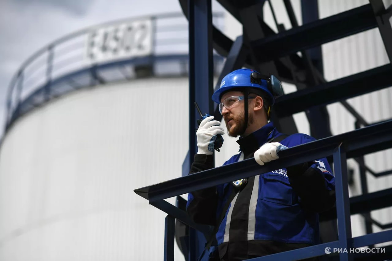 Молодежь стала больше интересоваться вахтовым методом работы число резюме от соискателей 18 24 лет выросло в 2025 году на 97 рассказали РИА Новости в Авито Работе Сильнее всего интерес у зумеров повысился к работе на вахте по таким профессиям как комплектовщик монтажник и электромонтажник сварщик и повар Подписаться на РИА Новости экономика Все наши каналы