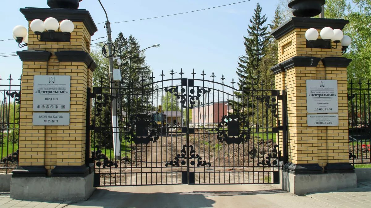 10 июня парк "Центральный" закрыли на профработы Об этом сообщили в городской администрации. О том, когда именно снова откроют парк, пока точно не известно. "В парке проводятся работы по устранению последствий штормового ветра и ливневых дождей. Осуществляется уборка мусора на газонах и очистка дорожно-тропиночной сети парка от песка и грунта", – говорится в сообщении. ТОЛК