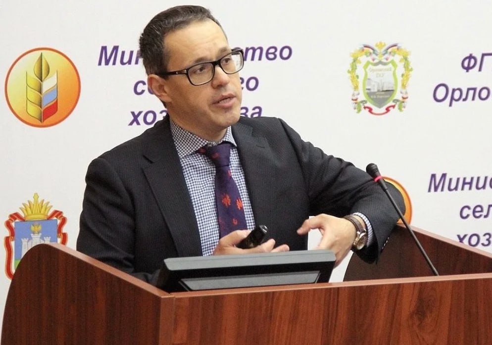 В Орле завершили расследование уголовного дела о выводе в Сингапур 2 4 млн со счетов предприятия занимавшегося поставками сухпайков для армии Обвинение в превышении должностных полномочий предъявлено бывшему директору орловского филиала Россельхозбанка РСХБ Михаилу Шихману сам он считает себя жертвой оговора Орловский государственный аграрный университет имени Н В Парахина Ъузнал
