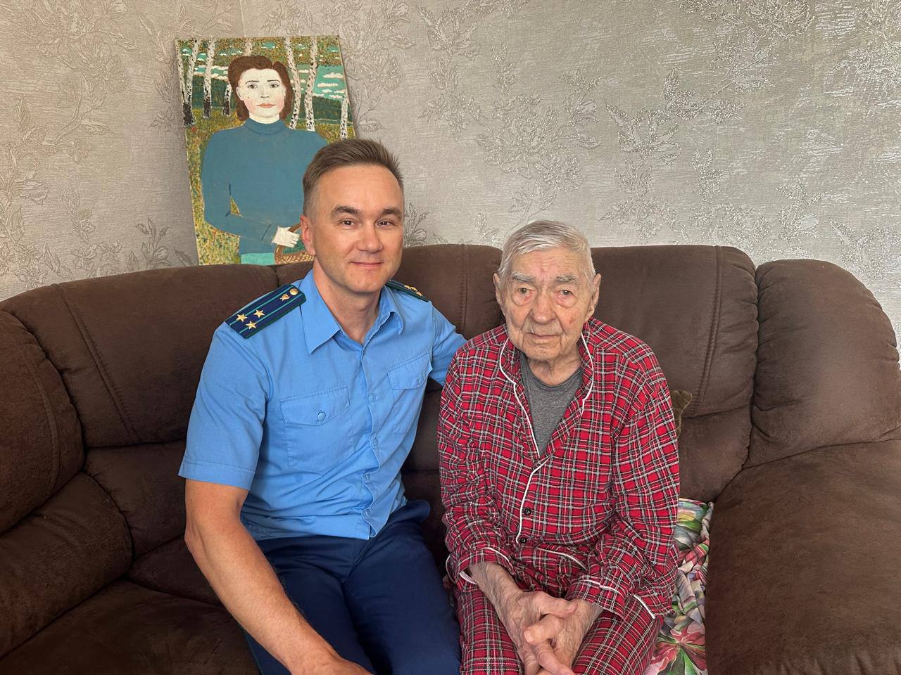 Гордимся нашими героями Заинский городской прокурор Сергей Урванцев поздравил ветерана Великой Отечественной войны Леонида Яковлевича Мачтакова с 102 летием Сергей Урванцев сердечно поблагодарил ветерана за героизм и вклад в Победу выразив искреннее уважение и пожелания крепкого здоровья долголетия и благополучия мыпомним ВОВ Победа 0   Подписаться на Прокуратура ТАТАРСТАНА