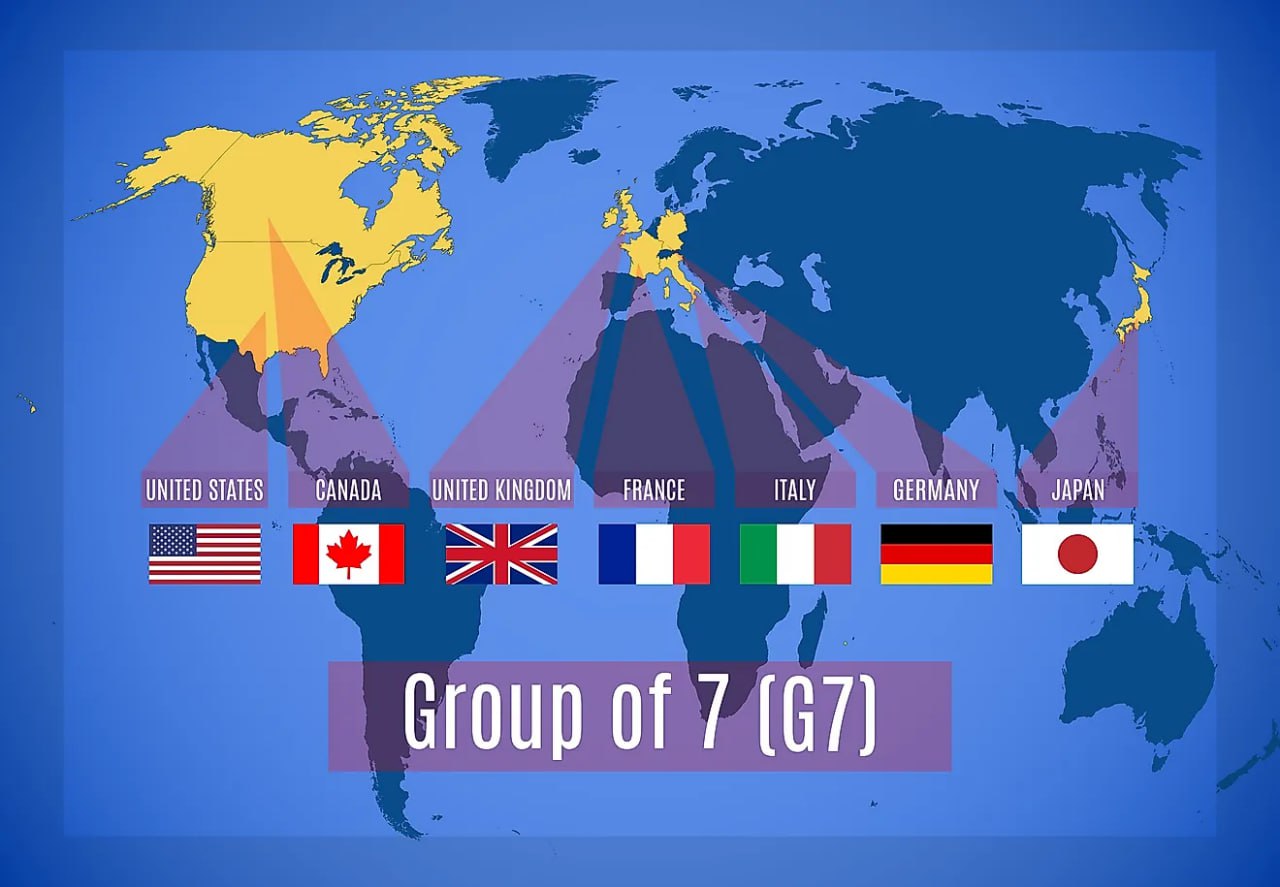 Участники саммита «Большой семерки» G7 , который пройдет 15–17 июня в Канаде, могут с самого начала отказаться от принятия совместного заявления, чтобы не подчеркивать разногласия лидеров объединения с президентом США Дональдом Трампом. Об этом сообщает Nikkei. Сейчас, по его данным, страны G7 не обсуждают проект единого документа. Вместо этого могут быть приняты семь отдельных, говорят источники. Эти документы будут посвящены сотрудничеству, в частности, в сферах полезных ископаемых, искусственного интеллекта, инфраструктуры и проблем миграции. Вопросы мировой торговли или отношений с Россией, по которым у Трампа и руководства других стран G7 есть разногласия, напротив, затронуты не будут, пишет издание.