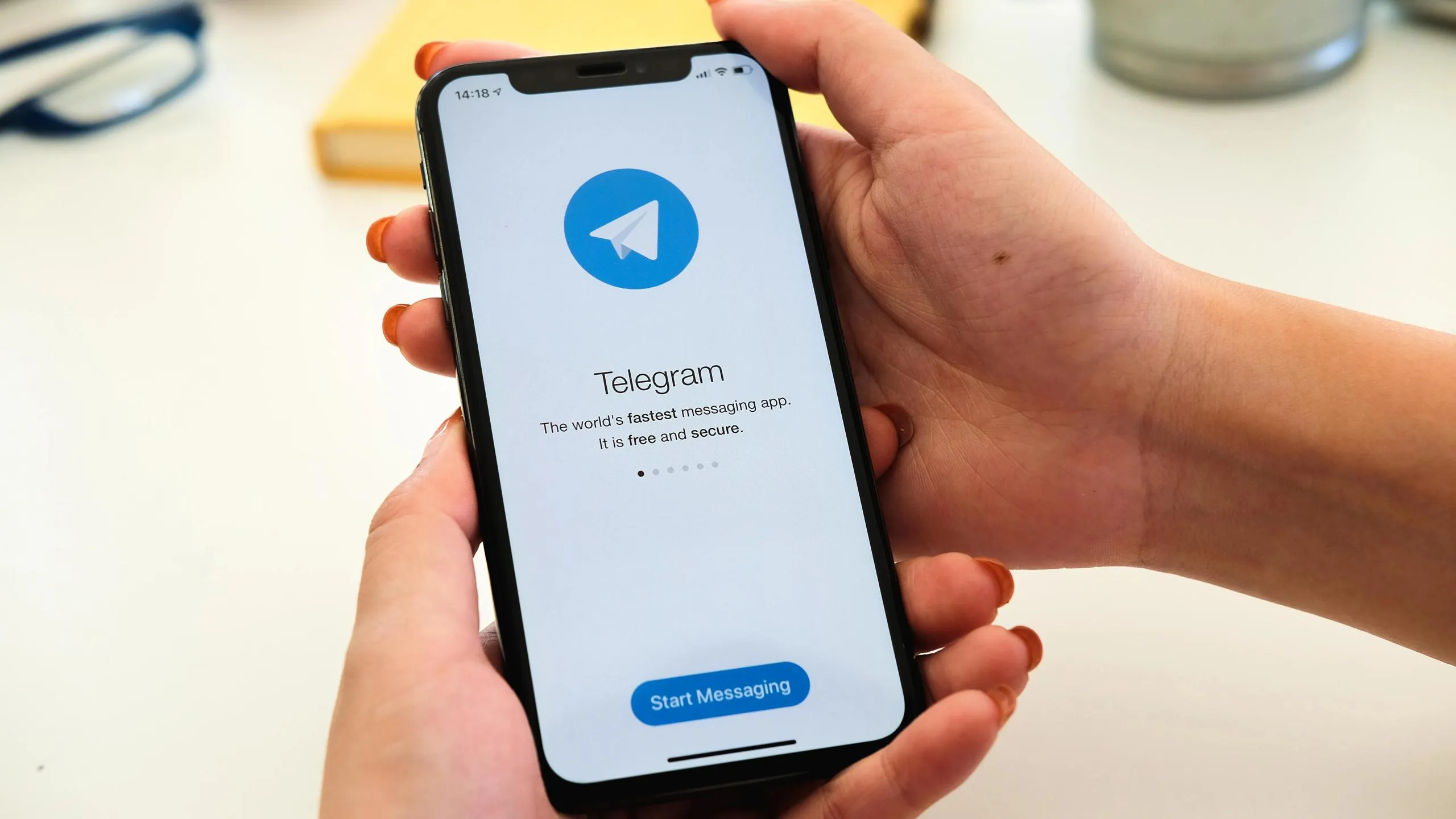 Telegram перестал запускаться на iPhone X и iPhone 8 Владельцы устройств сообщают что после обновления мессенджера до версии 12 6 2 приложение перестало открываться на смартфонах под управлением iOS 16 При этом в App Store указано что для работы Telegram требуется как минимум iOS 13 Разработчики пока не отреагировали на проблему новости iphonesru