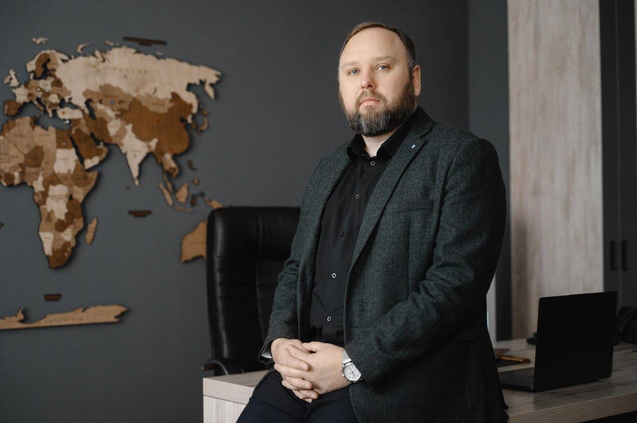 Член самарского отделения «Деловой России» и гендиректор «Луч Холдинг» Константин Лазарев стал одним из 200 финалистов всероссийской премии «Молодой промышленник года». На участие в премии поступило более 700 заявок от молодых руководителей предприятий со всей страны. Награждать финалистов и лауреатов премии будут в июле. «Луч Холдинг» производит энергосберегающее светотехническое оборудование и реализует масштабные проекты в данной отрасли. Компания внедряет инновационные технологии на производстве и увеличивает объемы выпуска светотехники.