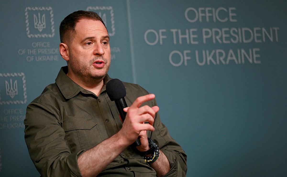Глава офиса Владимира Зеленского Андрей Ермак: Зеленский должен снова баллотироваться на пост президента Украины, когда будут назначены выборы, он не измотан «Я думаю, что он должен баллотироваться, потому что это лучший президент, которого видела моя страна за годы независимости», – сказал он. Ермак прокомментировал критические высказывания в адрес Зеленского со стороны киевского мэра Виталия Кличко. По его мнению, сам Кличко – «великий спортсмен», его высказывания были «ерундой», но их наличие доказывает наличие демократии на Украине. СТАРШИЙ ИНСПЕКТОР