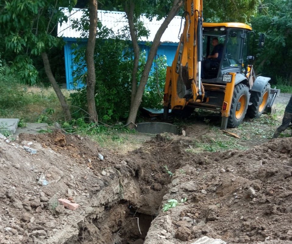 В Торезе заменили более 500 метров сетей В Торезе специалисты «Воды Донбасса» заменили 541 метр трубопровода и устранили 36 порывов на сетях водоснабжения. Также было ликвидировано 142 затора и промыто 1525 метров канализационных сетей. Работы по нормализации водоснабжения и водоотведения ведутся круглосуточно по поручению Главы ДНР Дениса Пушилина. Написать нам