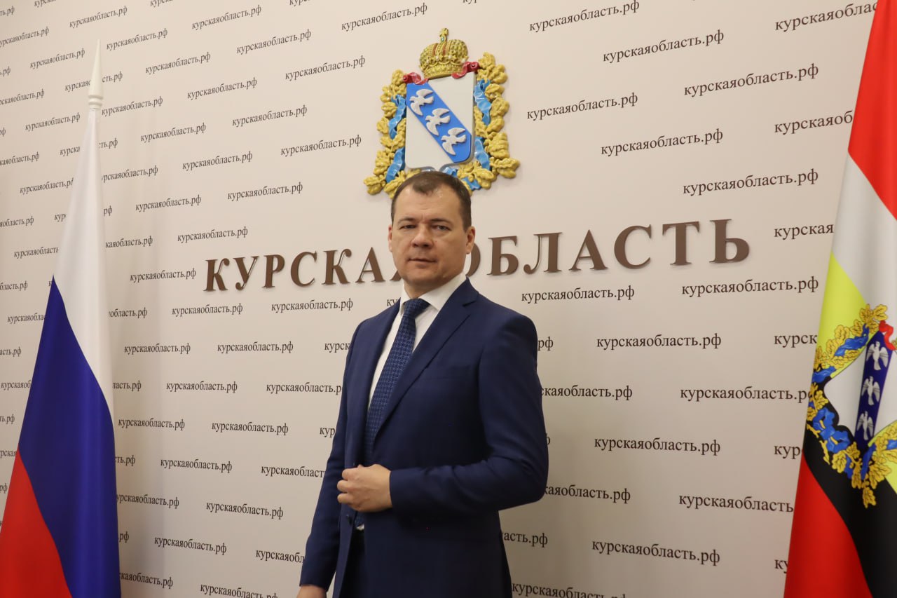 1 2 3 С 25 июня врио министра строительства региона назначен Руслан Герман Он получил образование в Военном инженерно-техническом университете города Санкт-Петербурга по специальности «Строительство и эксплуатация зданий и сооружений». Позднее обучался в Академии Государственной Службы при Президенте РФ в Москве РАНХиГС и в Московской международной высшей школе бизнеса. — Ранее Руслан Михайлович работал в сфере строительства и ЖКХ в других регионах, — сообщает Правительство Курской области. Фото: Правительство Курской области Вести-Курск. Только проверенная информация Прислать новость