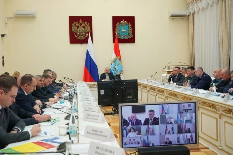 Губернатор Самарской области обсудил новый тариф по обращению с ТКО С докладом по реализации мероприятий в сфере ТКО выступил министр природных ресурсов и экологии региона Артем Ефимов На данный момент установили 691 новую контейнерную площадку купили 11067 современных мусоросборников более 94 отремонтировали почти 68 площадок Полностью работу планируют завершить до конца текущего года А с ноября 2025 года региональный оператор начнет работать по новому тарифу 790 10 рублей за кубометр Мы не будем повышать тариф выше чем тот минимальный норматив который необходим для нашей работы и возможности обновляться прокомментировал решение Вячеслав Федорищев   Подпишись на truekpru63 Мы в MAX