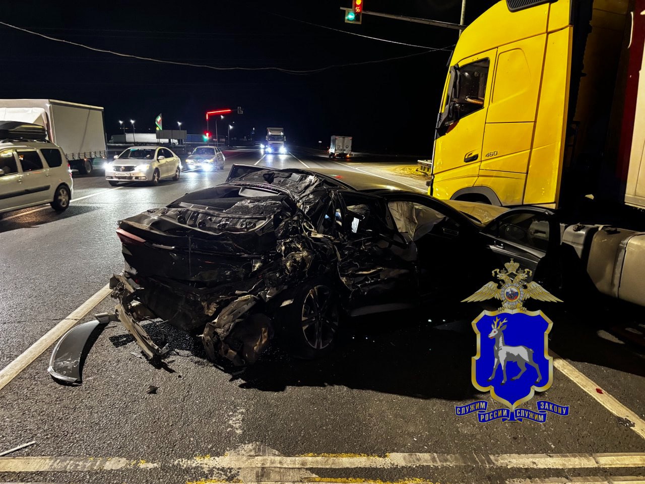 Крупная авария произошла в ночь на 5 октября на федеральной трассе М 5 Урал По информации Госавтоинспекции в 00 05 на 883 м километре автодороги М 5 Урал произошло столкновение четырёх транспортных средств В результате аварии пострадали семь человек среди них трое детей Погибших нет ГУ МВД России по Самарской области