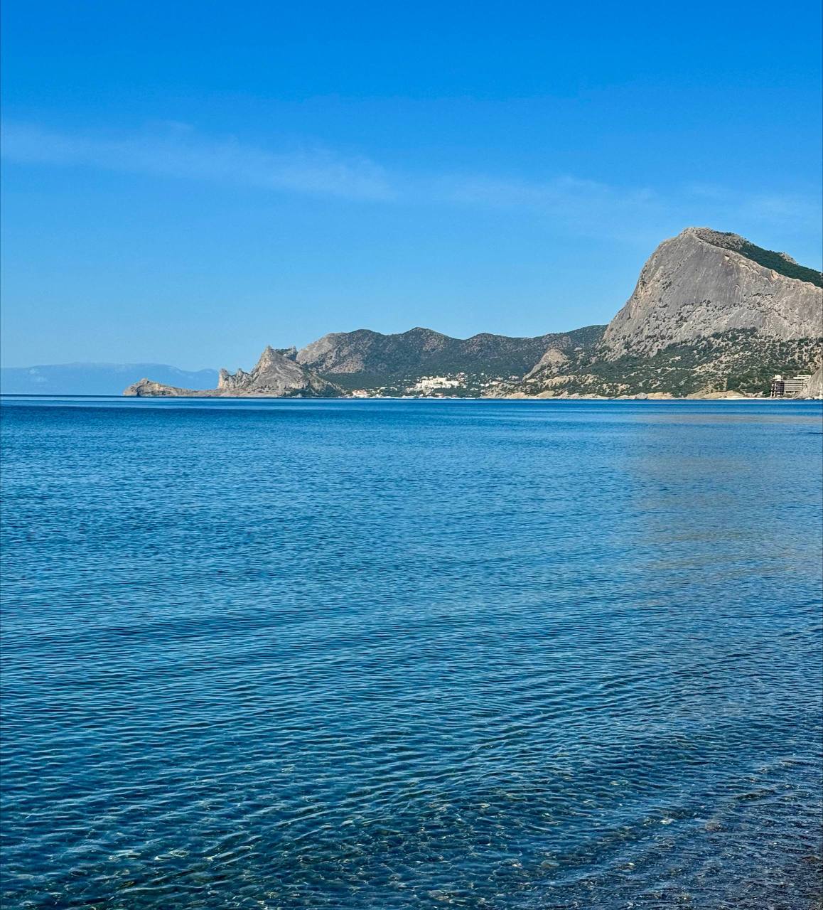 В Крыму морская вода прогрелась до +22 градусов. Речь, правда, об Азовском море. Черное море пока самое теплое в Севастополе – его температура доходит до +20 градусов. Как сообщила заместитель начальника гидрометцентра РК Вероника Шенгелай, вода начнет теплеть уже со следующей недели. Крымский мост Новости Крыма