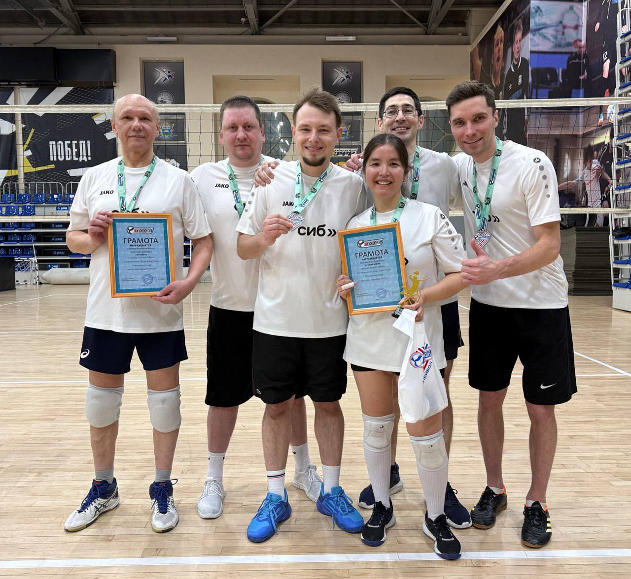 Команда медиахолдинга Сибинформбюро снова в числе победителей Сборная заняла второе место в турнире по волейболу посвященном Дню защитника Отечества и Году единства народов России По итогам серии игр лучшим игроком турнира стала Карина Закирьянова Поздравляем коллег ГодЕдинстваНародовРоссии Тюменское время Telegram MAX