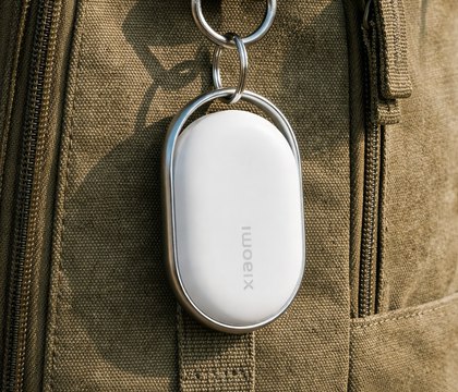 Глобальная версия трекера Xiaomi Tag поступит в продажу 28 февраля в рамках MWC 2026 Xiaomi официально объявила о глобальном запуске Bluetooth трекера Xiaomi Tag Презентация состоится 28 февраля 2026 года в Барселоне в рамках выставки Mobile World Congress 2026 Устройство весит 10 граммов и имеет толщину 7 2 мм Питание обеспечивает батарейка CR2032 рассчитанная примерно на год работы