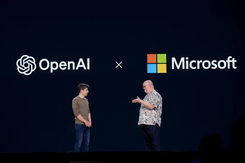 Корпорация Microsoft и OpenAI заключили новое соглашение в рамках партнёрства переговоры о котором длились долго Это устранило неопределённость для инвесторов обеих компаний и позволило разработчику ChatGPT преобразовать компанию в коммерческую структуру MSFT Согласно пересмотренному соглашению Microsoft получит 27 акций OpenAI на сумму около 135 миллиардов долларов говорится в заявлении компаний опубликованном во вторник Кроме того Microsoft получит доступ к технологиям стартапа в области искусственного интеллекта до 2032 года включая модели достигшие уровня общего искусственного интеллекта AGI jkinvest news jkinvest