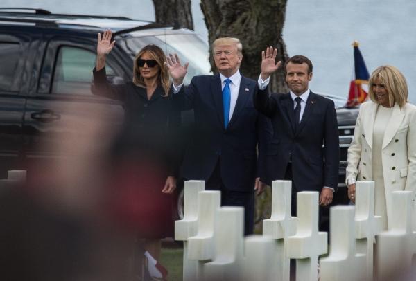 Эммануэль Макрон попросил Дональда Трампа снять санкции против ряда европейцев В этом списке два гражданина Франции бывший еврокомиссар Тьерри Бретон и судья Международного уголовного суда Николя Гийу В статье газеты Tribune отмечается что французский лидер отправил президенту США письмо с таким предложением В обращении Макрон отметил что санкции против Бретона наносят ущерб независимости ЕС в области регулирования и основываются на ошибочном анализе Ограничения в отношении Гийу подрывают принцип независимости правосудия Подписаться на Говорит Москва Telegram VK MAX