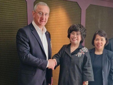 Шапша поздравил президента вьетнамского агрохолдинга с получением госнаграды РФ Губернатор Калужской области поздравил президента TH Group госпожу Тхай Хыонг с получением высокой государственной награды РФ Ордена Дружбы сообщил Владислав Шапша Главу агрохолдинга наградил президент РФ Владимир Путин за вклад в укрепление российско вьетнамского сотрудничества В Калужской области компания реализует три проекта животноводческий комплекс в Ульяновском районе молокоперерабатывающий завод в Боровском районе а также строится ферма в Хвастовичах http gtrk kaluga ru news gosudarstvo news 58782