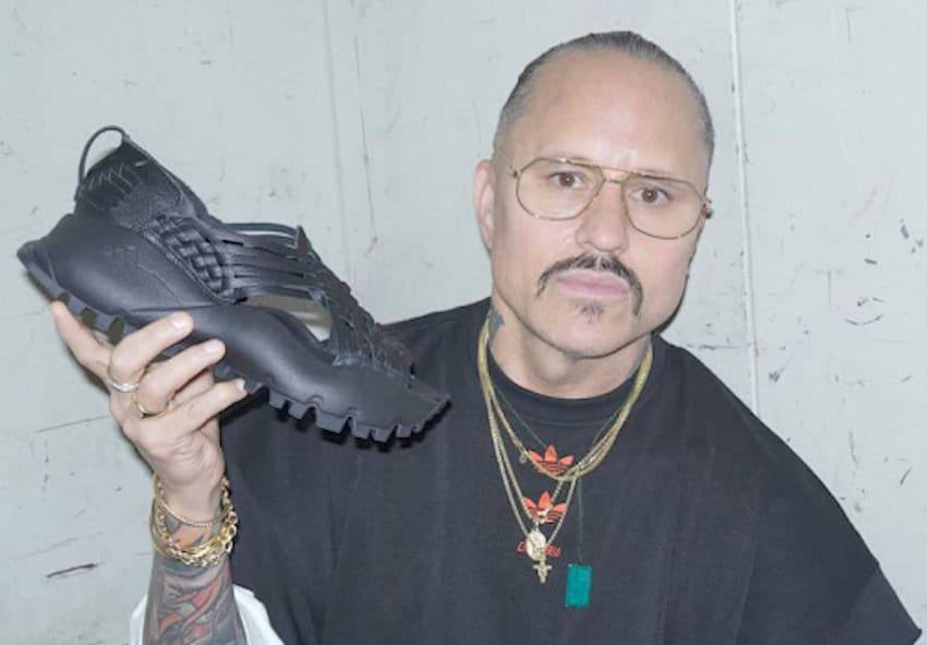 Компания Adidas извинилась после выпуска сандалей в мексиканском стиле  Модель Oaxaca slip-on выпустили в сотрудничестве с американо-мексиканским дизайнером Вилли Чаваррией. Дизайн обуви Adidas вызвал негативную реакцию в Мексике, где его назвали культурной апроприацией.   В Adidas рассказали о готовности бренда к диалогу с властями штата Оахака, где распространена такая обувь. Чаваррия также извинился, признав, что проект был реализован без партнерства с сообществом Оахака.  Гуараче — плоские кожаные сандалии, традиционно изготавливаемые вручную в Мексике.  Wonderzine ранее рассказывал о дизайнере Вилли Чаварриа.