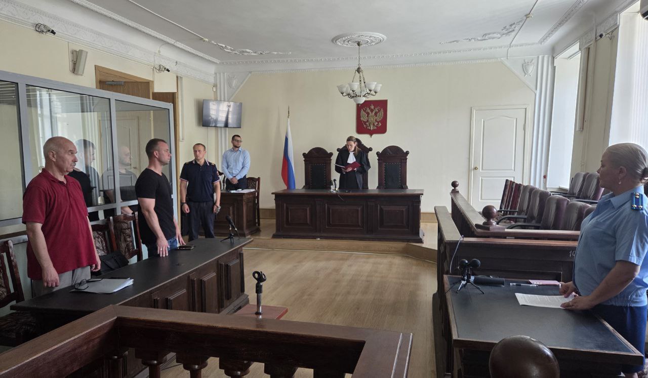 Два жителя Свердловской области осуждены за производство наркотиков в Туле Тульский областной суд вынес приговор 32-летнему и 39-летнему жителям Свердловской области, обвиняемым в незаконном обороте наркотических средств в особо крупном размере. ↗ Прислать новость Подписаться